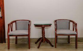 Khách Sạn Royal Palms